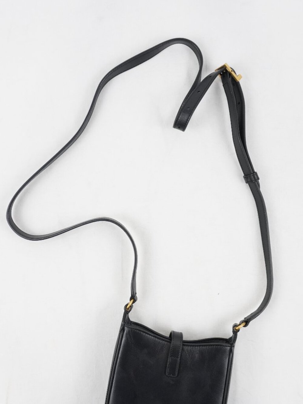 Saint Laurent Le 5 a 7 Shoulder Bag In Black Leather With Gold-Toned Hardware - Picture 8 of 12